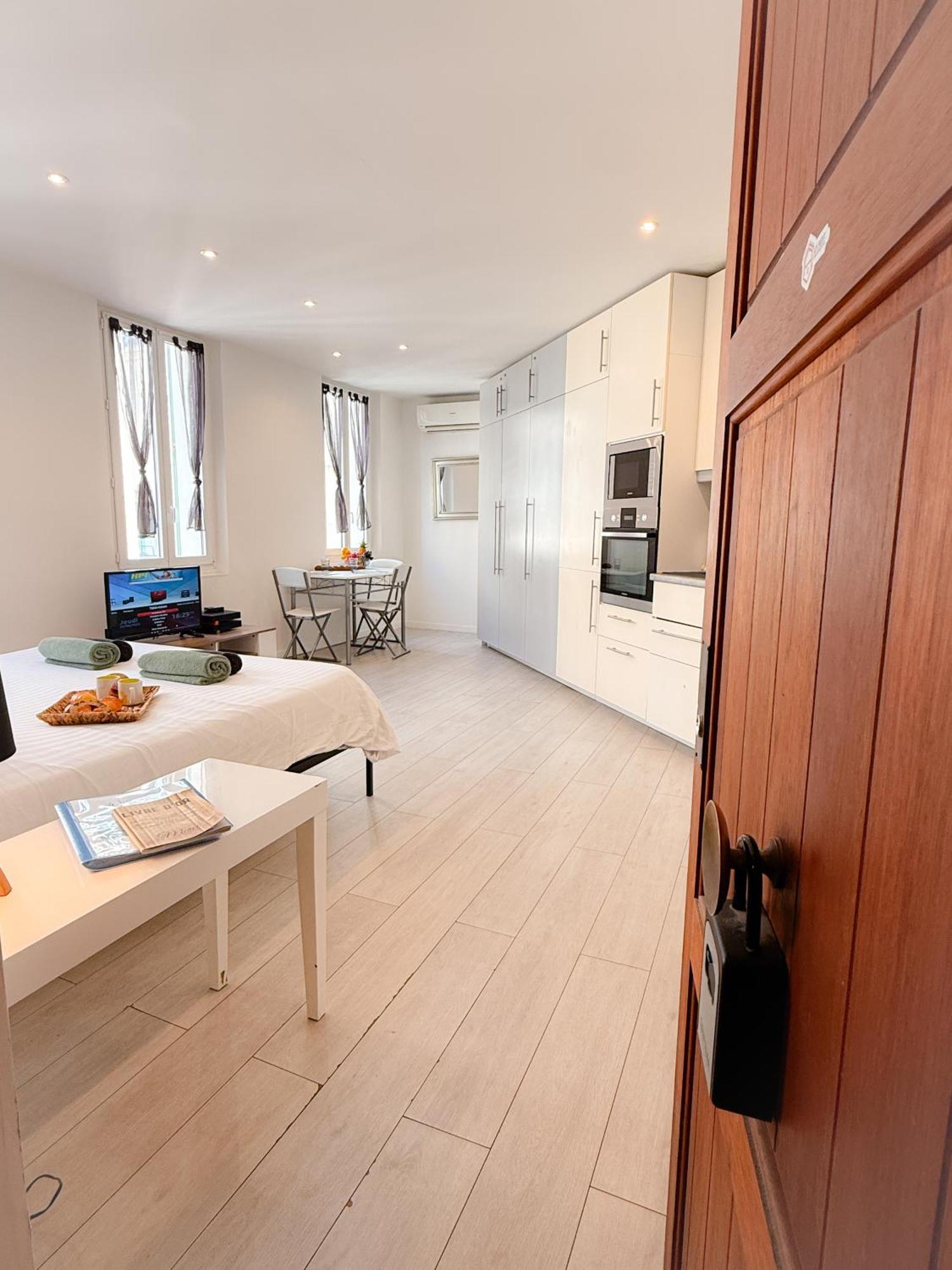 Le Clemenceau By Apirent #cosy #200m Des Plages #wifi