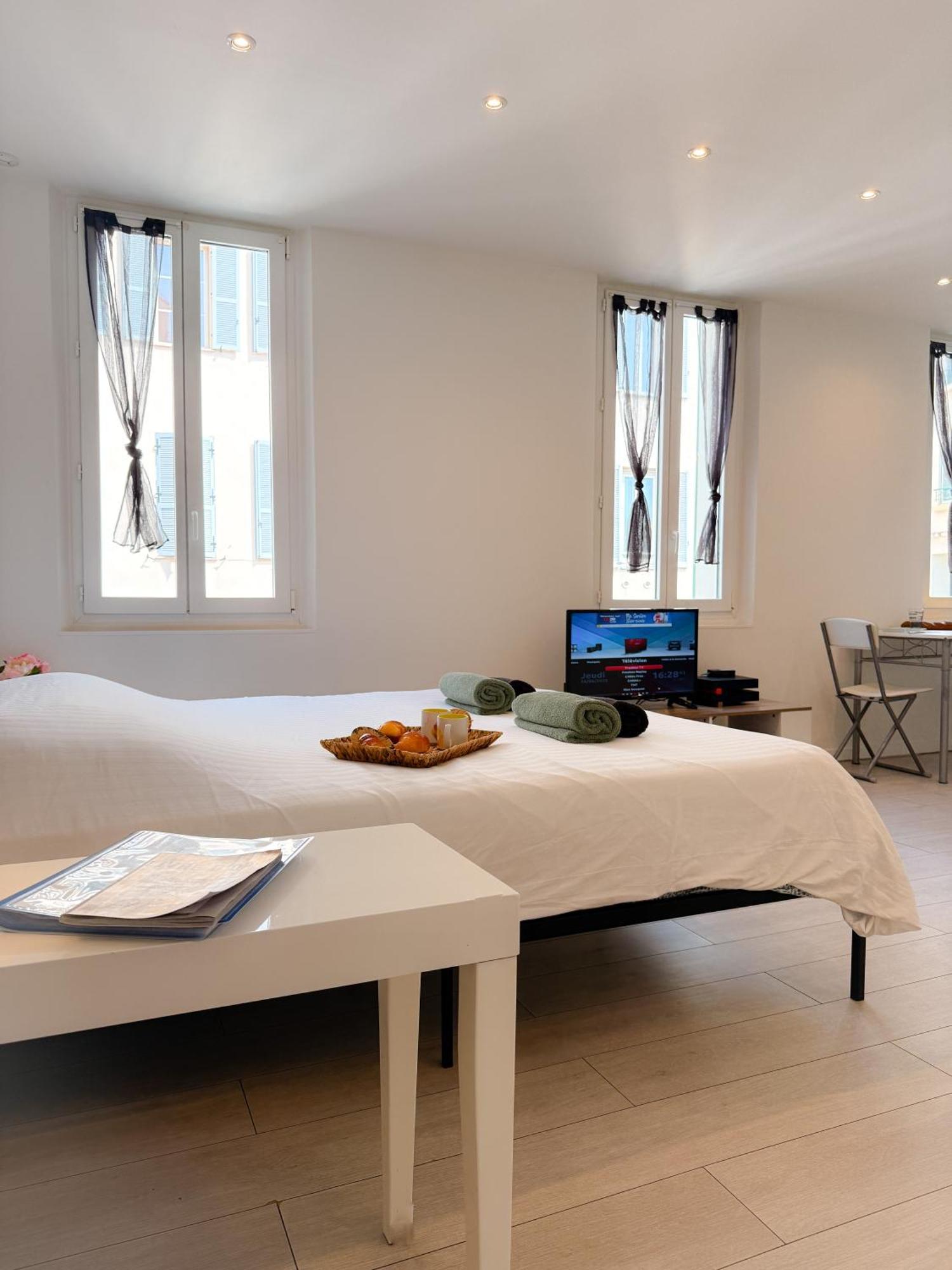 Appartement Le Clemenceau By Apirent #cosy #200m Des Plages #wifi Cannes