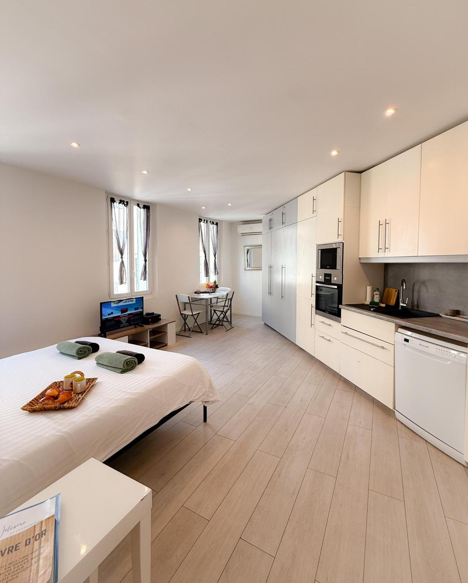Appartement Le Clemenceau By Apirent #cosy #200m Des Plages #wifi Cannes